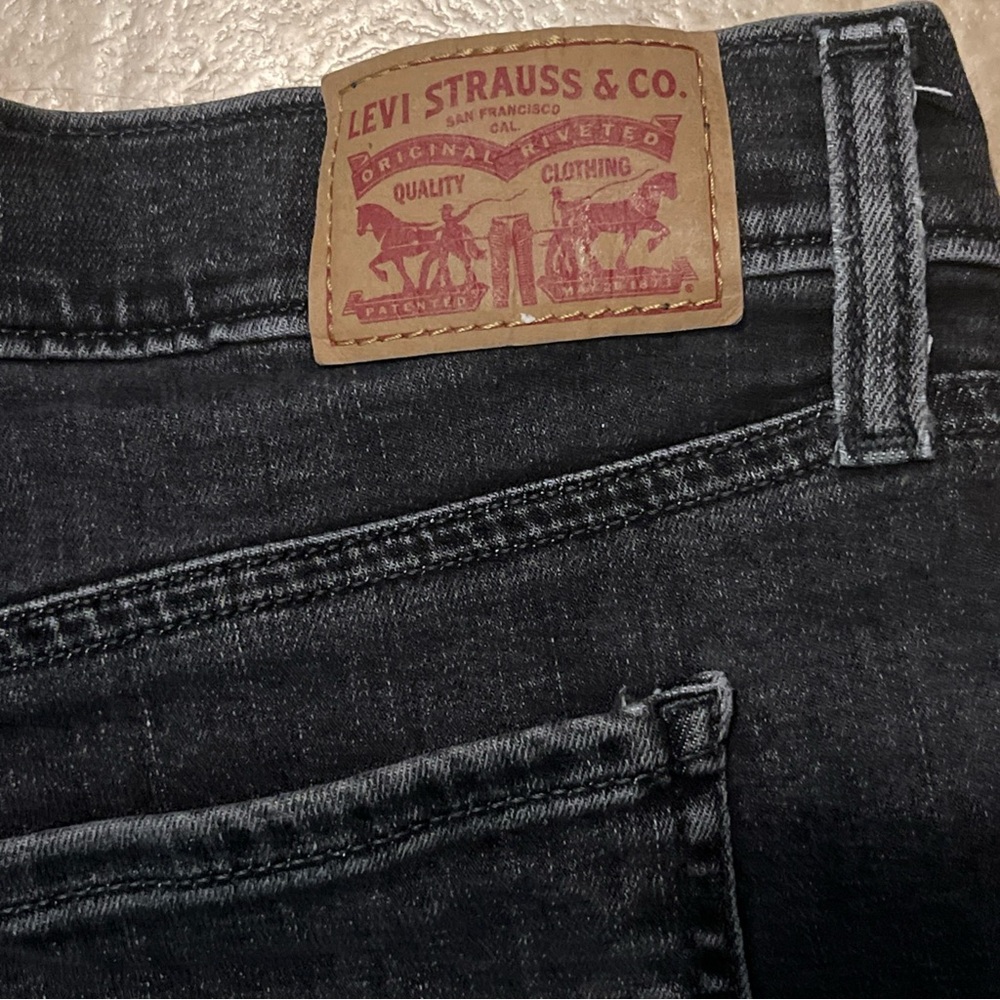 Levi’s mid length stretch cuffed hem gray denim jean shorts - Picture 6 of 8